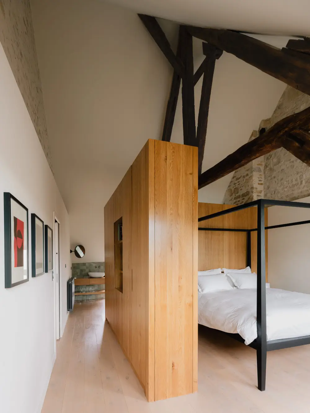 Contemporary Living in A Restored Winemaker’s House in Burgundy 11 restored-old-winemakers-house-france-Atelier-FCA-nordroom