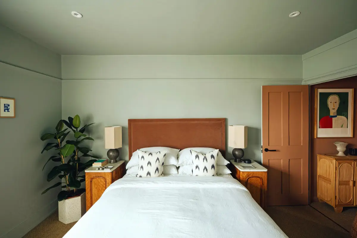 A Small Home in a 19th-Century London Almshouse Pairs Old with New 19 small-renovated-home-19th-century-almshouse-london