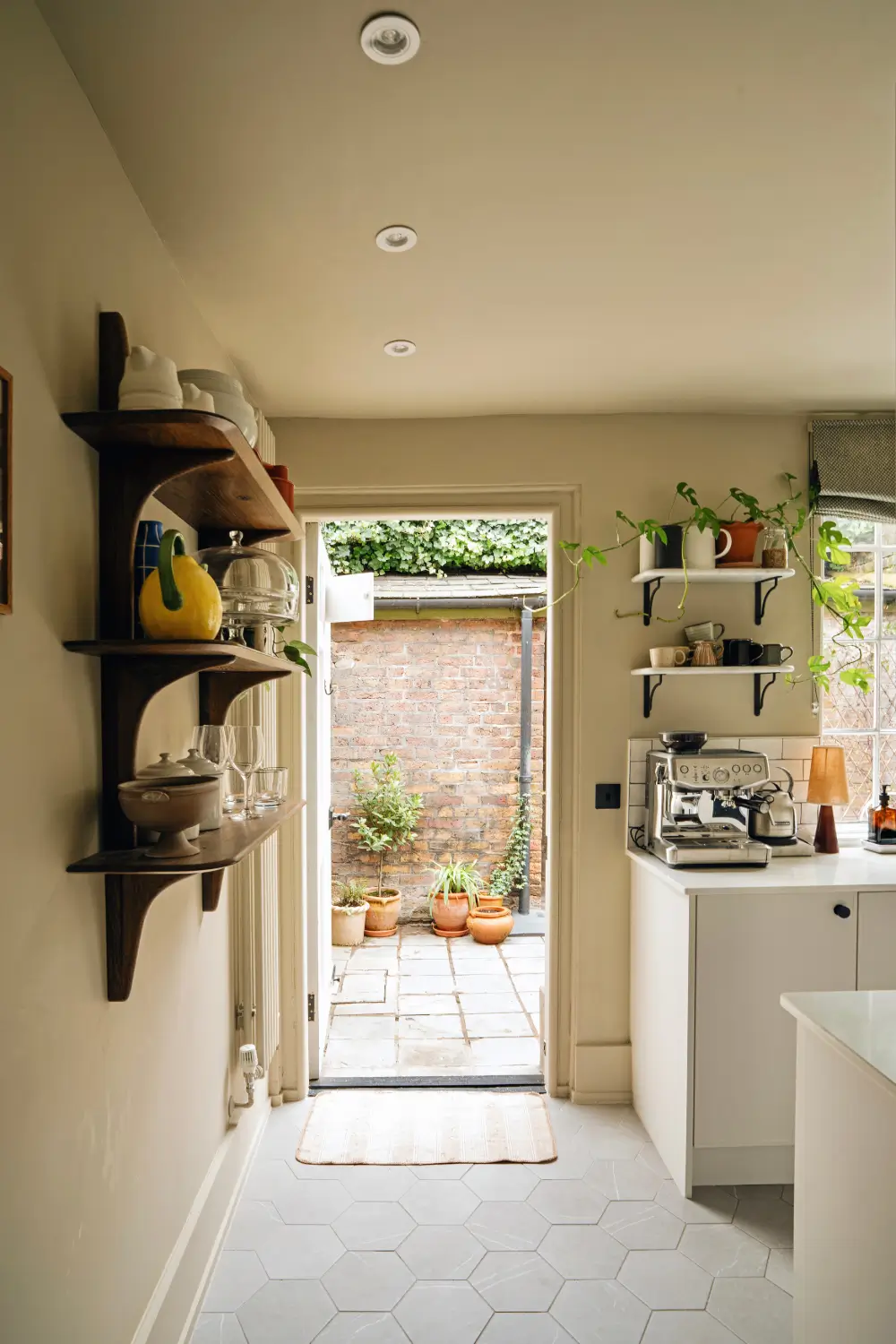 A Small Home in a 19th-Century London Almshouse Pairs Old with New 11 small-renovated-home-19th-century-almshouse-london