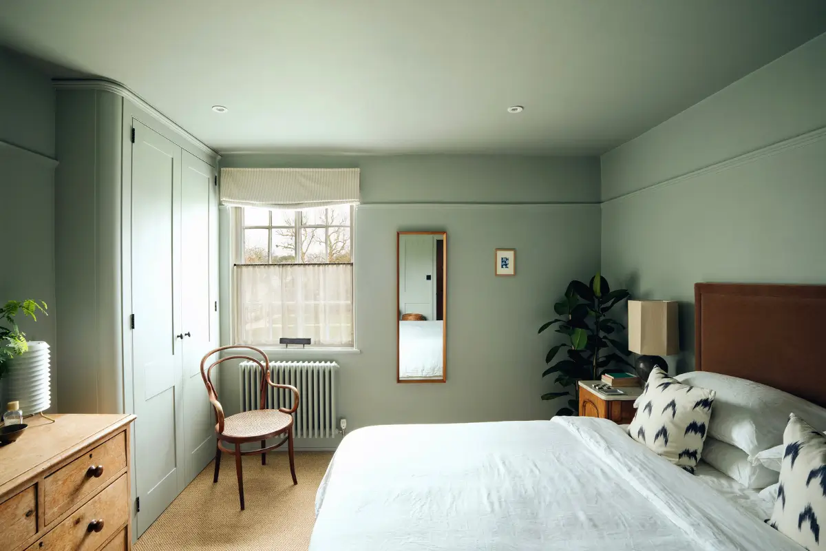 A Small Home in a 19th-Century London Almshouse Pairs Old with New 18 small-renovated-home-19th-century-almshouse-london