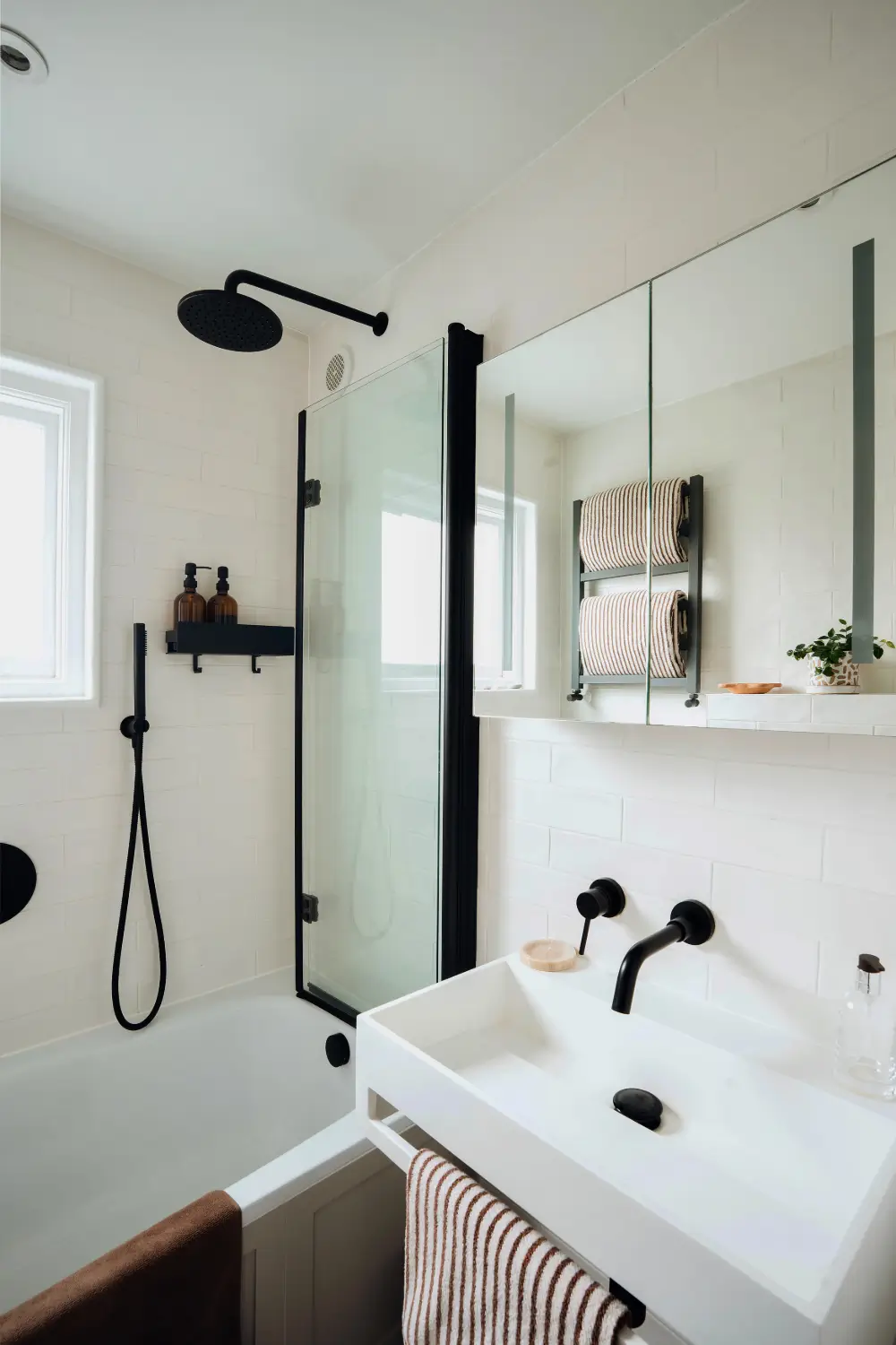 A Small Home in a 19th-Century London Almshouse Pairs Old with New 21 small-renovated-home-19th-century-almshouse-london