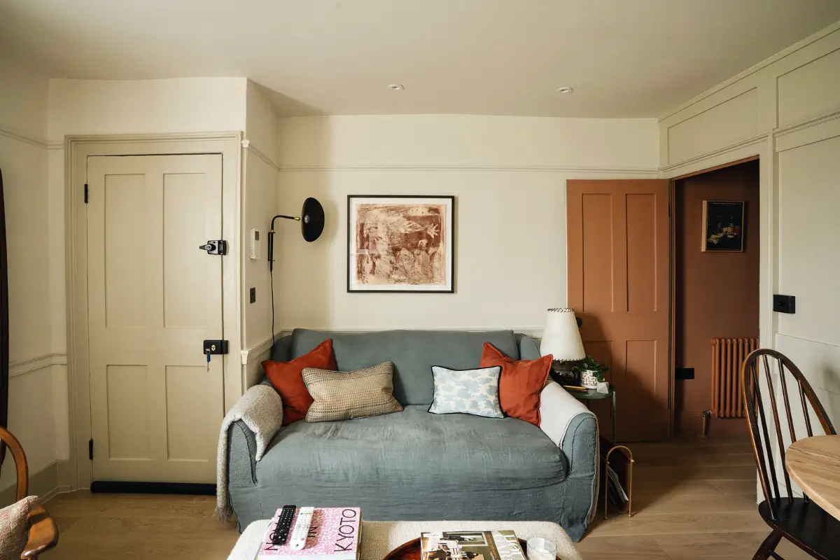 A Small Home in a 19th-Century London Almshouse Pairs Old with New 3 small-renovated-home-19th-century-almshouse-london