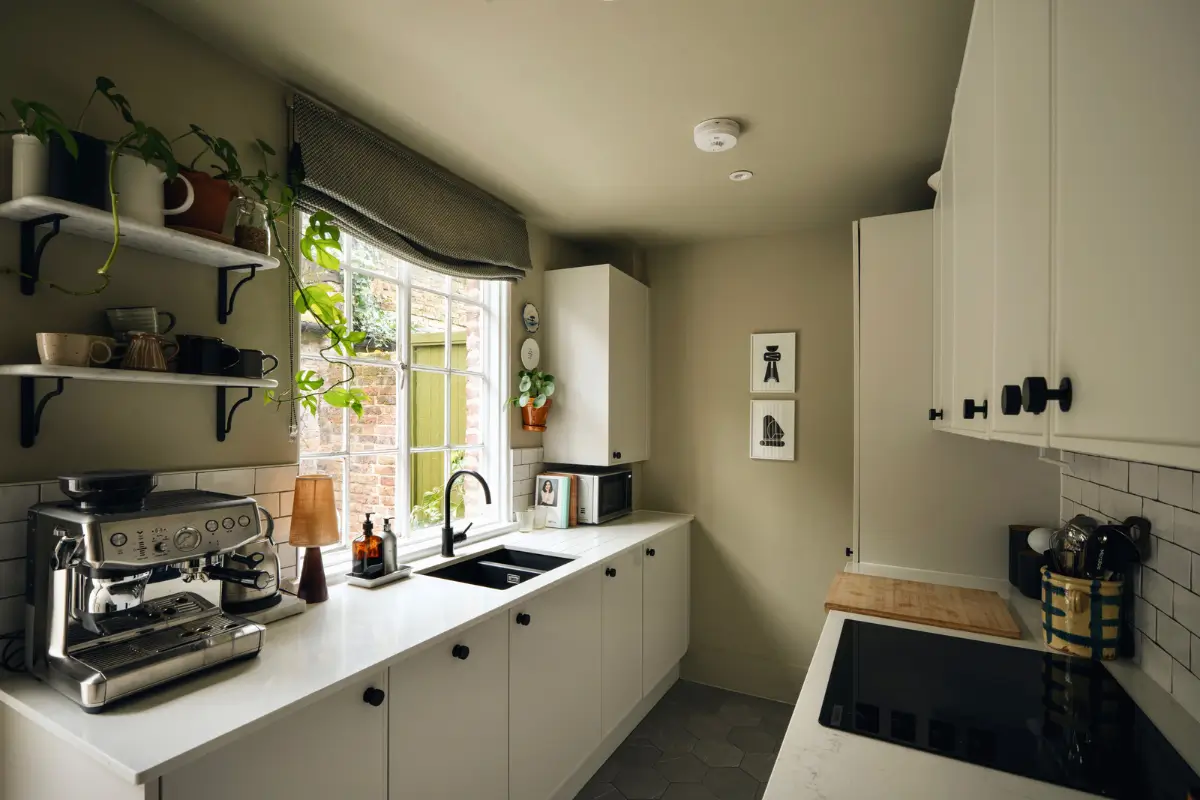 A Small Home in a 19th-Century London Almshouse Pairs Old with New 7 small-renovated-home-19th-century-almshouse-london