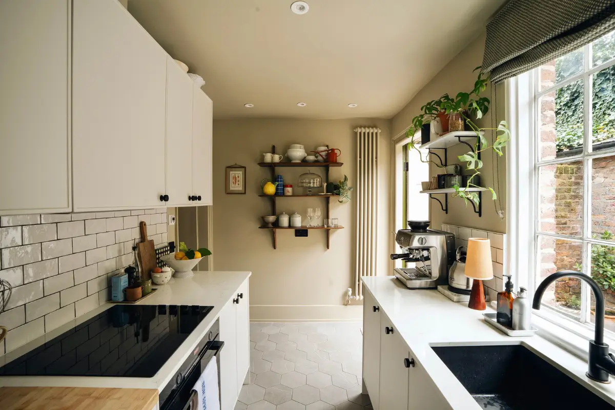 A Small Home in a 19th-Century London Almshouse Pairs Old with New 10 small-renovated-home-19th-century-almshouse-london