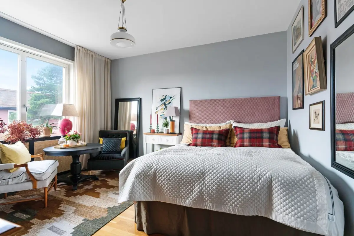 Studio Apartment Layout Ideas: Living Small is Looking Good 25 studio-layout-sitting-area-in-front-of-window-nordroom