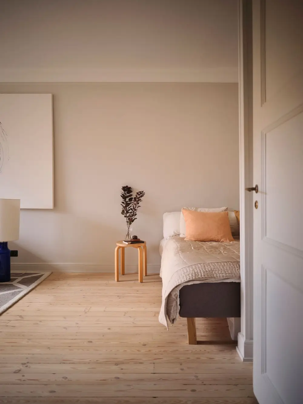 A Serene Studio Apartment with a Beautiful Green Kitchen 2 swedish-studio-apartment-charming-green-kitchen-nordroom