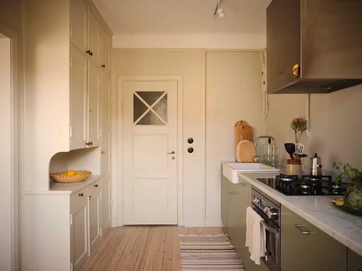 A Serene Studio Apartment with a Beautiful Green Kitchen 20 swedish-studio-apartment-charming-green-kitchen-nordroom