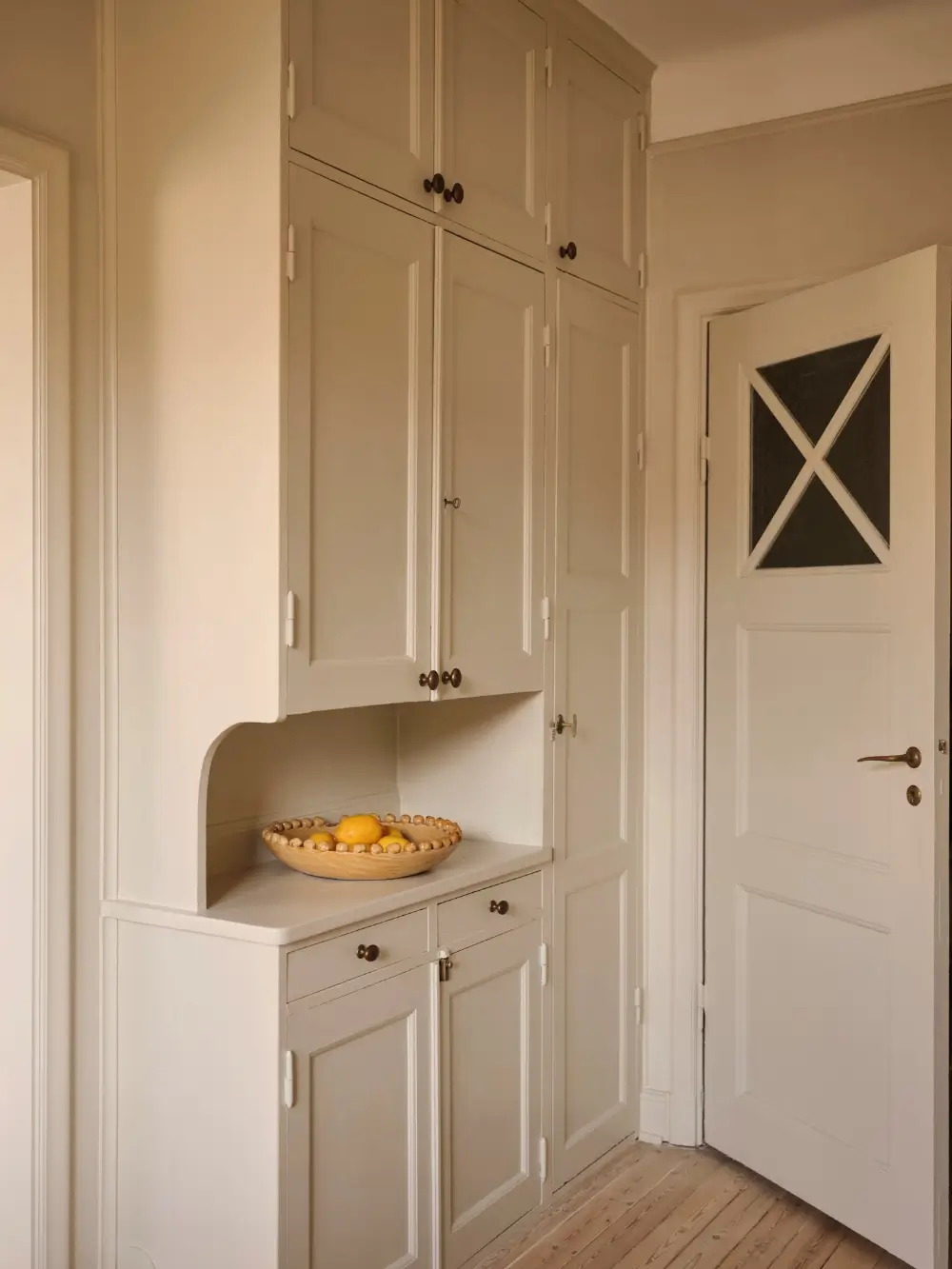 A Serene Studio Apartment with a Beautiful Green Kitchen 21 swedish-studio-apartment-charming-green-kitchen-nordroom