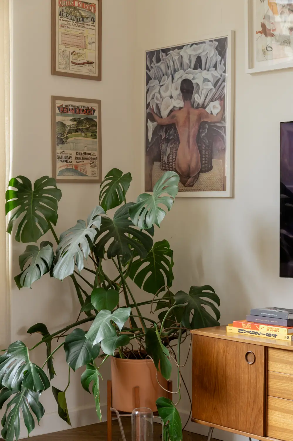 A Light-Filled Modernist Apartment in London 5 three-bedroom-family-apartment-former-1930s-hospital-london