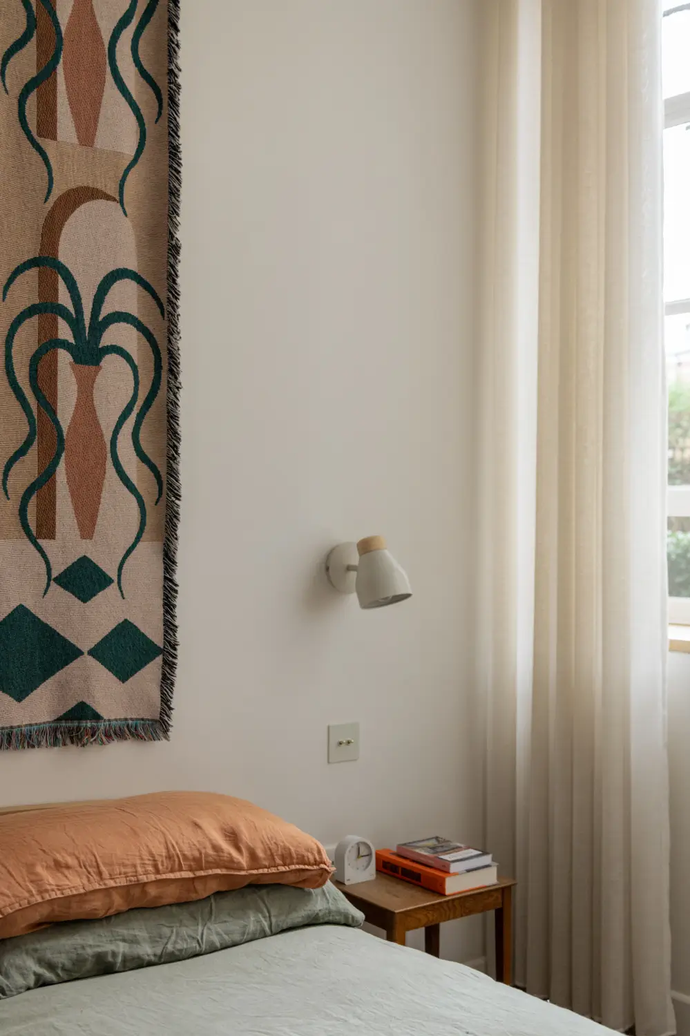 A Light-Filled Modernist Apartment in London 18 three-bedroom-family-apartment-former-1930s-hospital-london