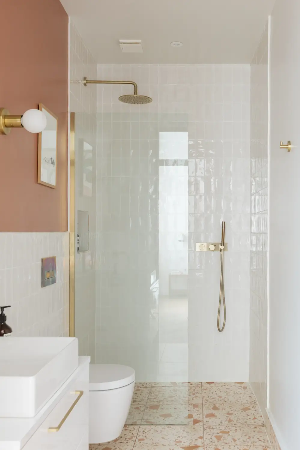 A Light-Filled Modernist Apartment in London 19 three-bedroom-family-apartment-former-1930s-hospital-london