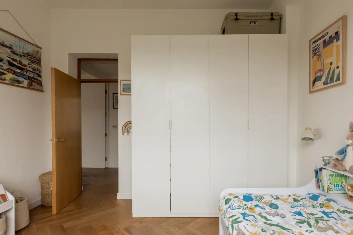 A Light-Filled Modernist Apartment in London 23 three-bedroom-family-apartment-former-1930s-hospital-london