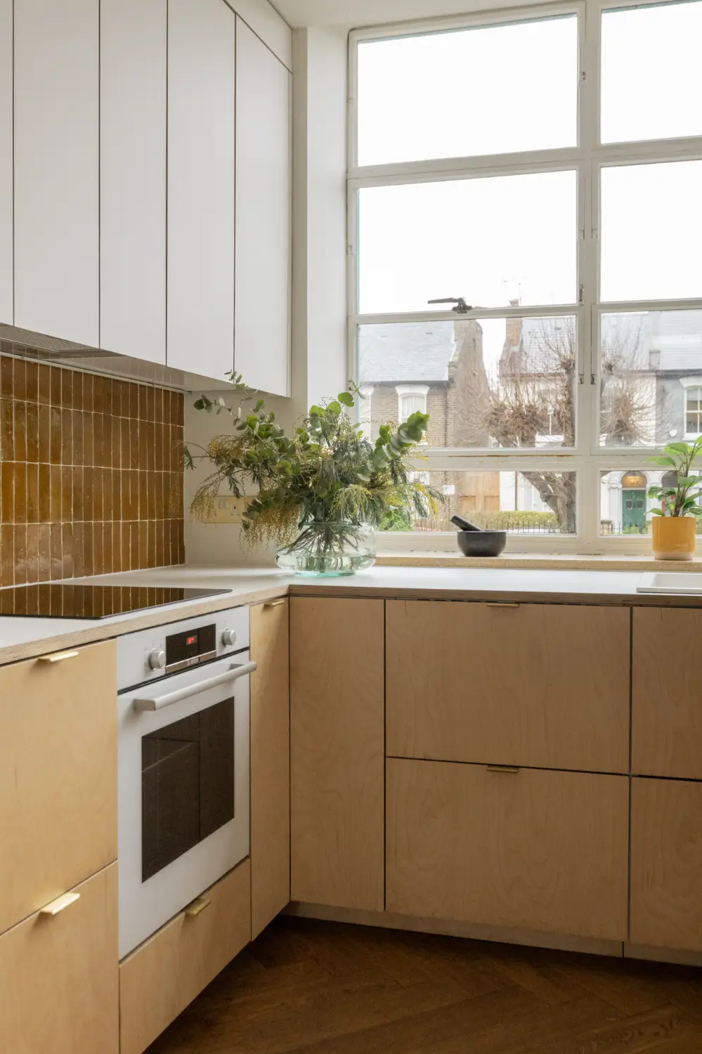A Light-Filled Modernist Apartment in London 10 three-bedroom-family-apartment-former-1930s-hospital-london