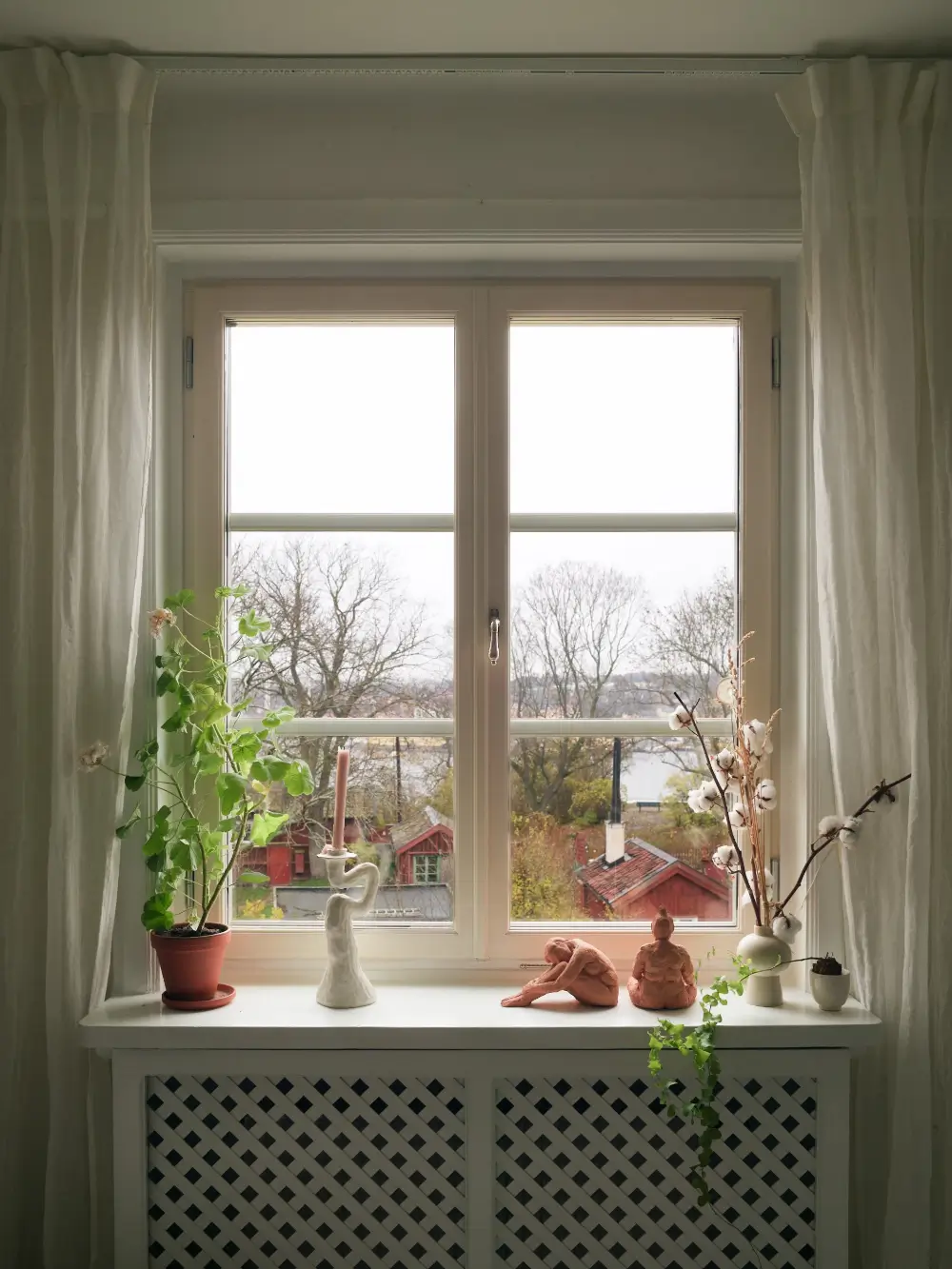 Soft Colors and Magnificent Views in a Stockholm Apartment 2 two-bedroom-stockholm-apartment-spectacular-sea-city-views-nordroom