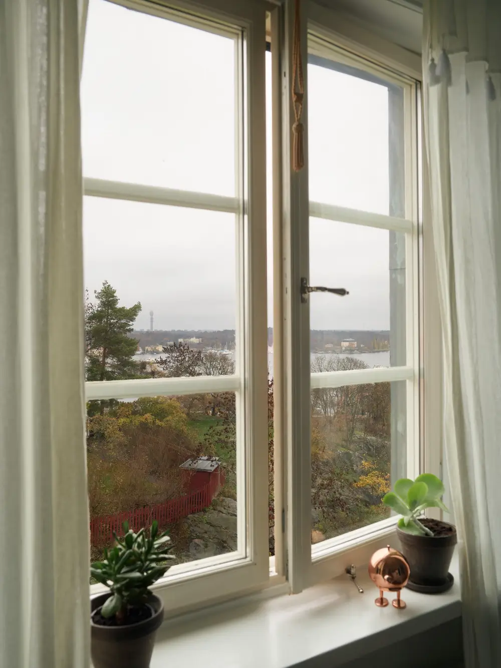 Soft Colors and Magnificent Views in a Stockholm Apartment 18 two-bedroom-stockholm-apartment-spectacular-sea-city-views-nordroom