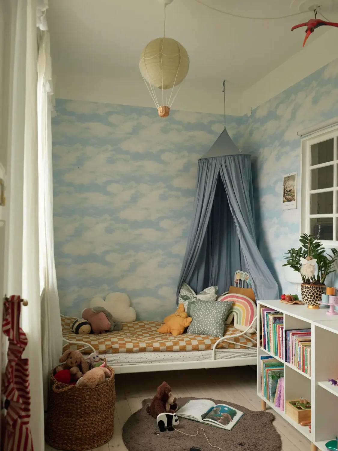 Soft Colors and Magnificent Views in a Stockholm Apartment 17 two-bedroom-stockholm-apartment-spectacular-sea-city-views-nordroom