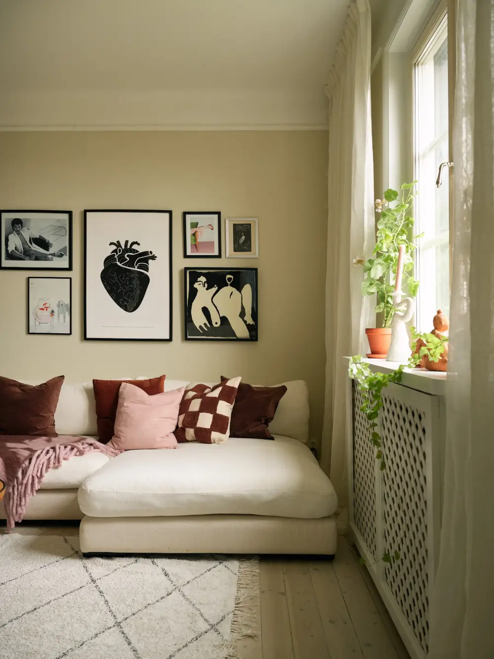 Soft Colors and Magnificent Views in a Stockholm Apartment 6 two-bedroom-stockholm-apartment-spectacular-sea-city-views-nordroom