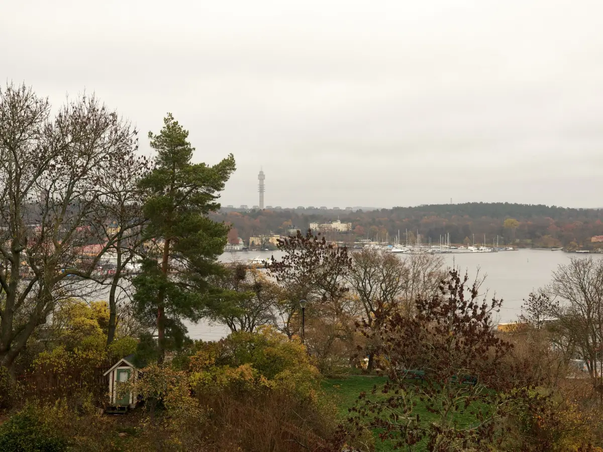 Soft Colors and Magnificent Views in a Stockholm Apartment 4 two-bedroom-stockholm-apartment-spectacular-sea-city-views-nordroom