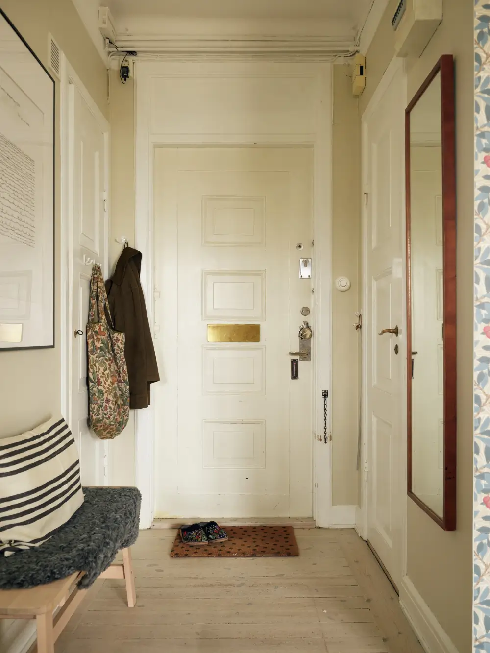 Soft Colors and Magnificent Views in a Stockholm Apartment 34 two-bedroom-stockholm-apartment-spectacular-sea-city-views-nordroom