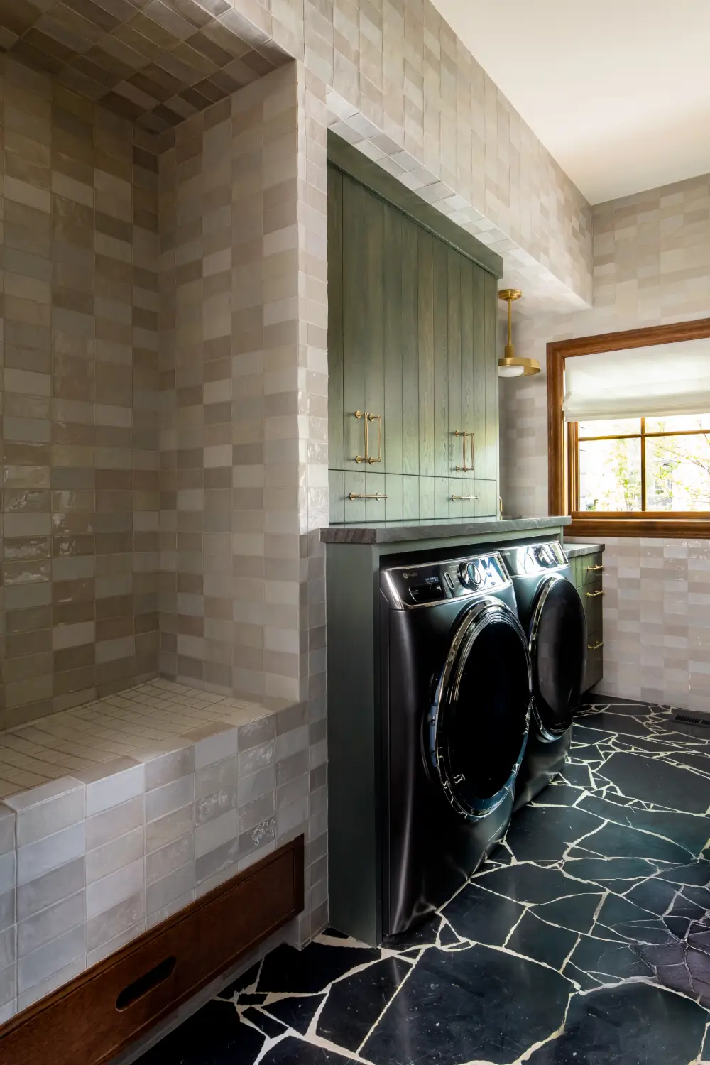 An Officine Gullo Kitchen in Crumblr Cookies Co-Founder's Grand Utah Home 24 utah-home-Crumbl-co-founder-Sawyer-Hemsle