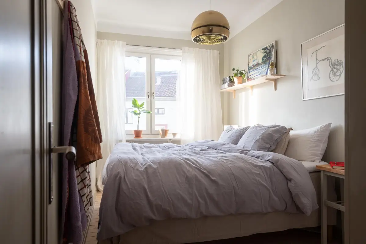 Preserved Details and a Warm Yellow Kitchen in a 1920s Apartment 21 yellow-kitchen-light-blue-living-room-ceiling-swedish-apartment