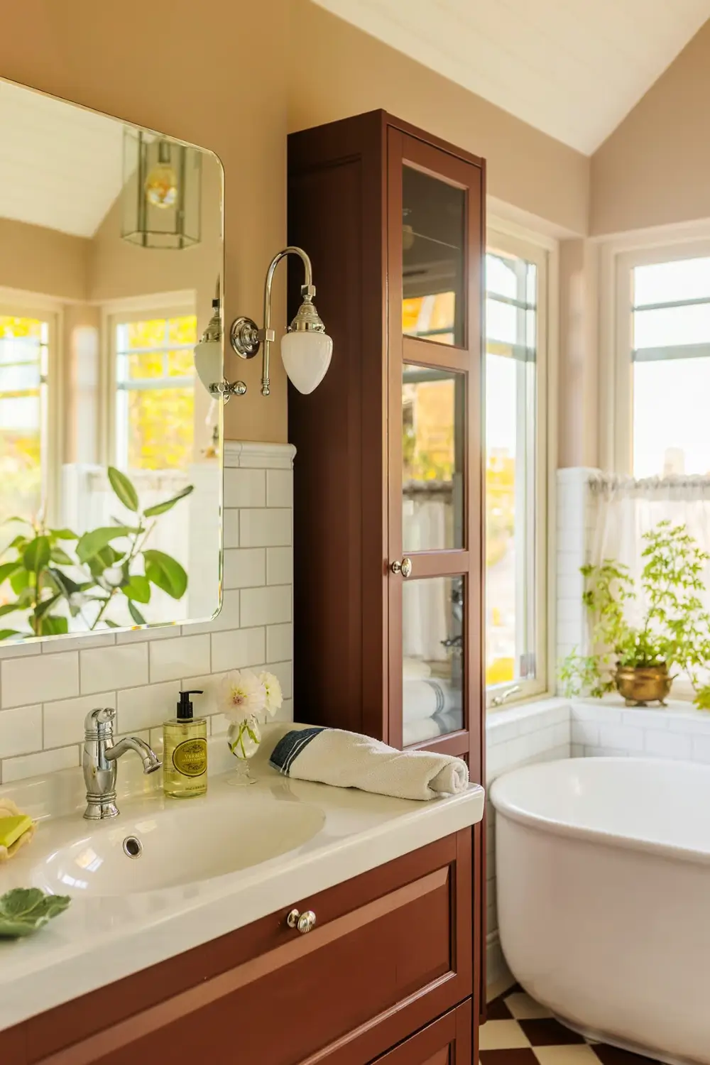 A 1920s Swedish House with a Classic Renovated Bathroom and a Lush Garden 20 1920s-house-renovated-bathroom-pretty-garden-stockholm-nordroom