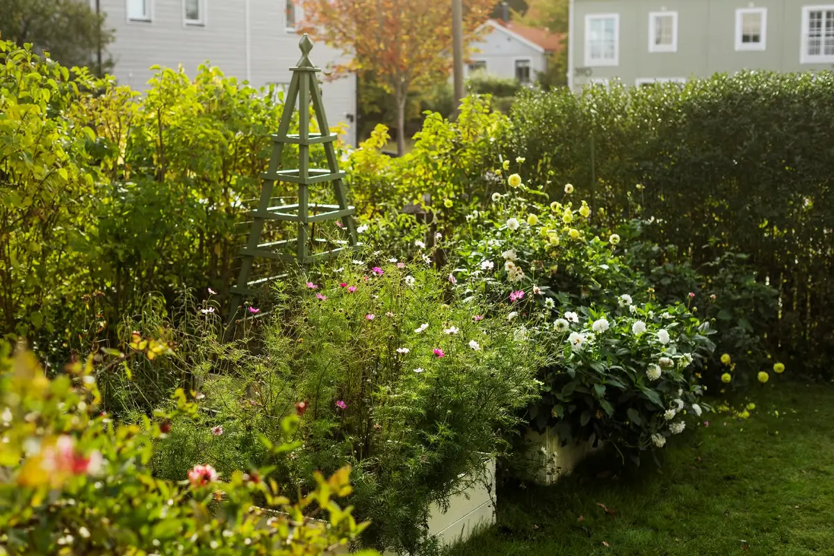 A 1920s Swedish House with a Classic Renovated Bathroom and a Lush Garden 32 1920s-house-renovated-bathroom-pretty-garden-stockholm-nordroom