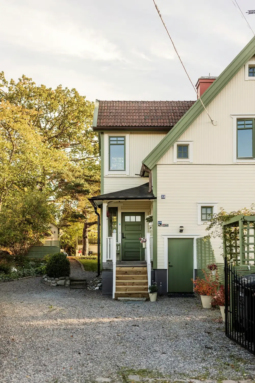 A 1920s Swedish House with a Classic Renovated Bathroom and a Lush Garden 3 1920s-house-renovated-bathroom-pretty-garden-stockholm-nordroom