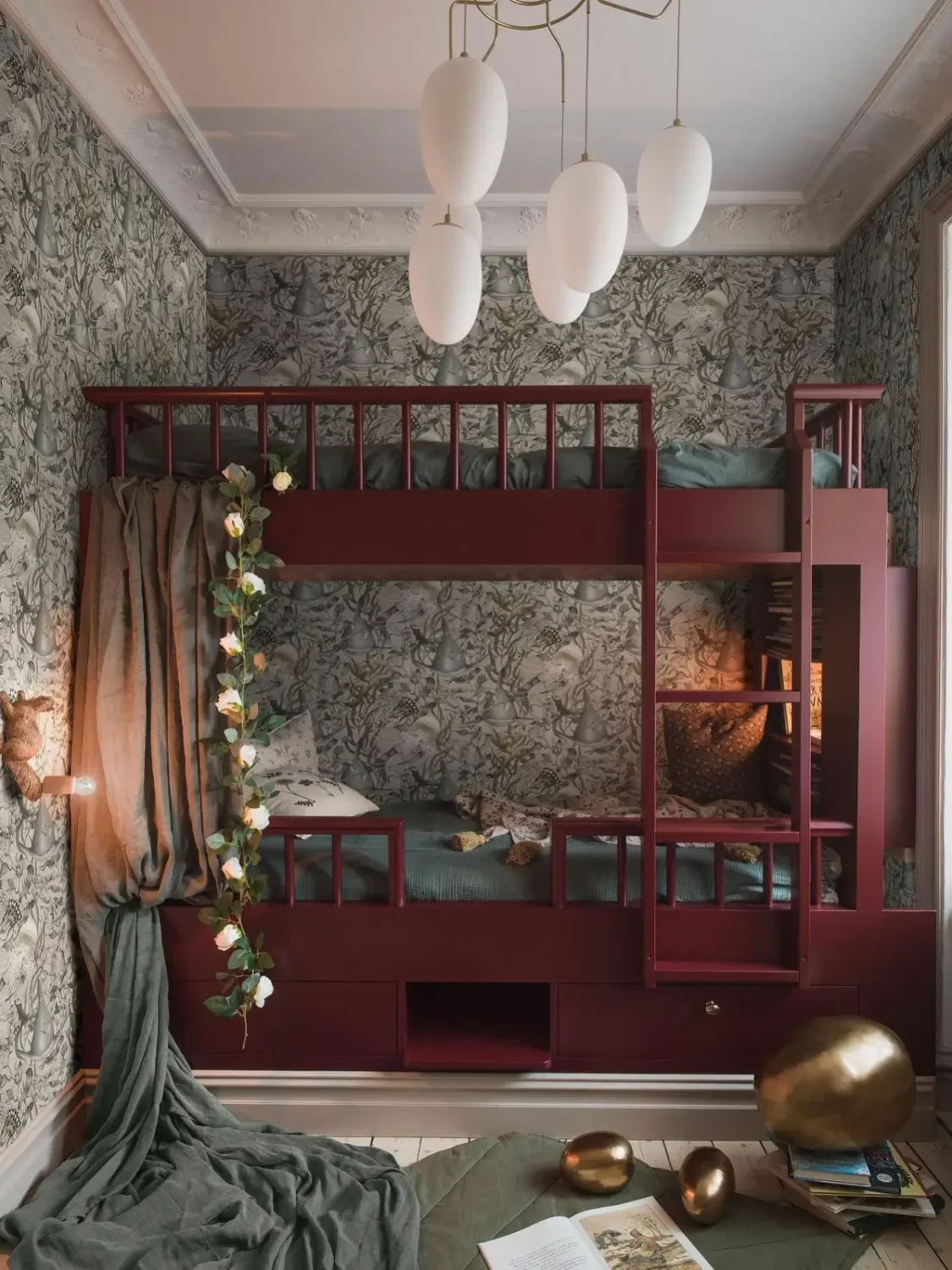 26 Children's Bedrooms Decorated with Animal Wallpaper 1 borastapeter-underwater-magic-childrens-bedrooms-animal-wallpaper-nordroom