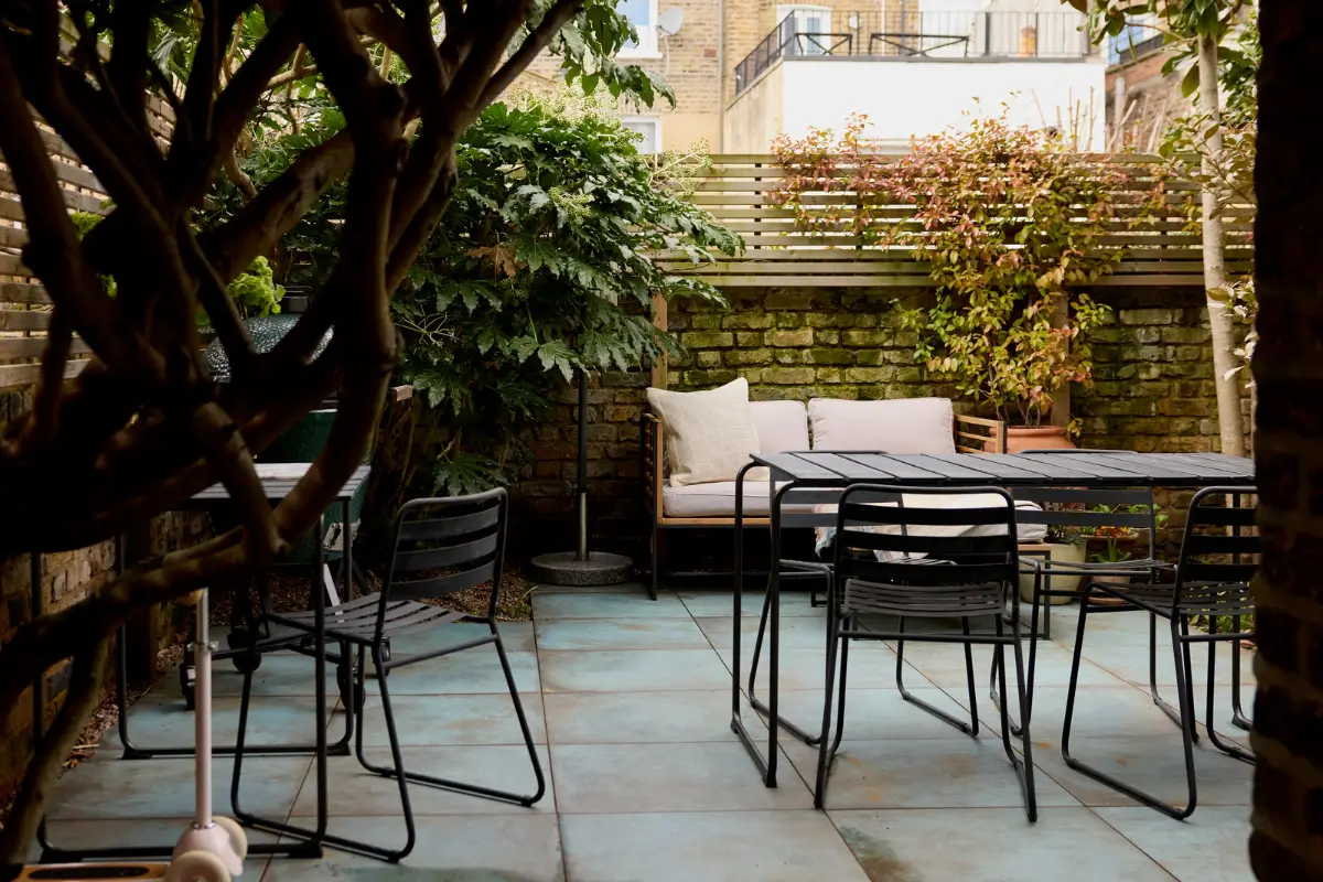 Serene Interiors in a Beautiful Renovated Family Home in London 16 calm-renovated-victorian-terrace-house-london