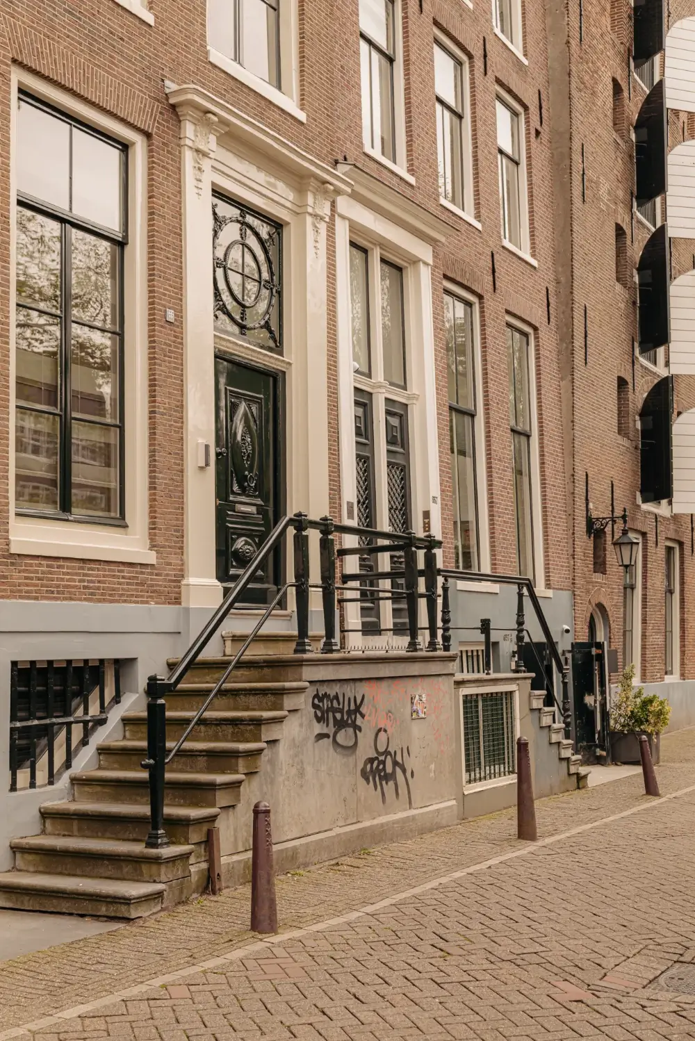 Step Inside Anton Corbijn’s Cinematic Amsterdam Canal House 47 canal-house-amsterdam-anton-corbijn-for-sale