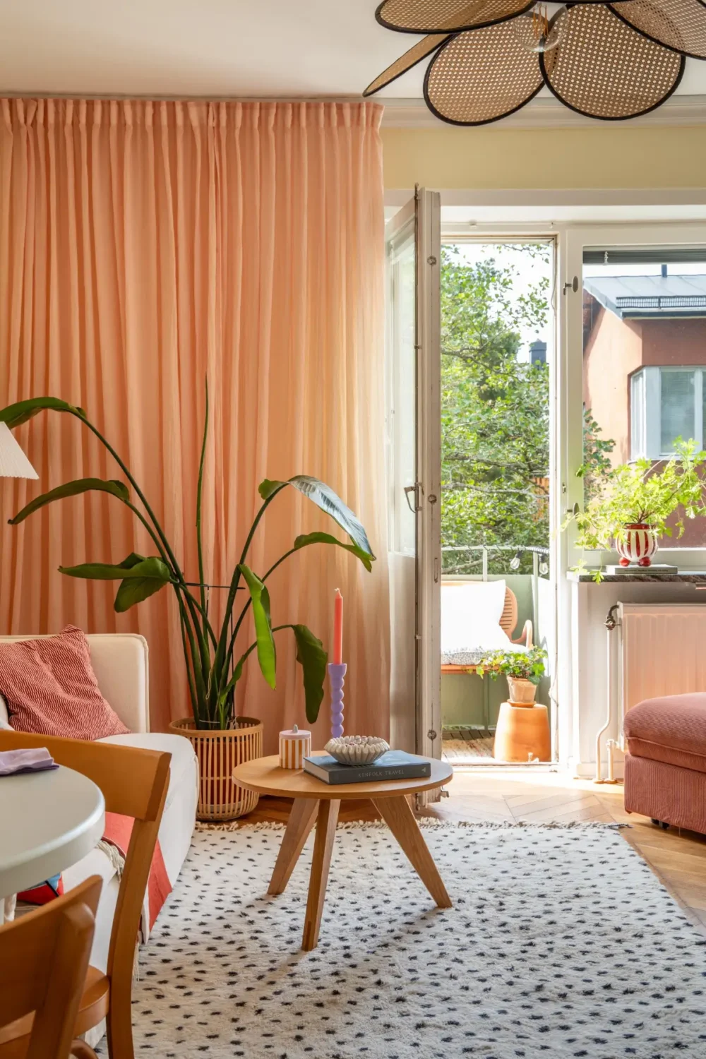 Cheerful Colors in a Small & Light 1940s Apartment in Stockholm 3 colorful 1940s apartment balcony nordroom