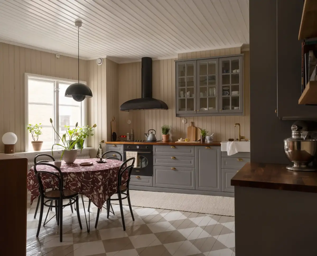 A Period-Style Kitchen is the Heart of the Home in this Swedish Apartment 8 cozy-kitchen-1910s-apartment-sweden-nordroom