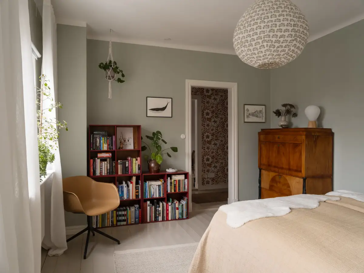 A Period-Style Kitchen is the Heart of the Home in this Swedish Apartment 23 cozy-kitchen-1910s-apartment-sweden-nordroom