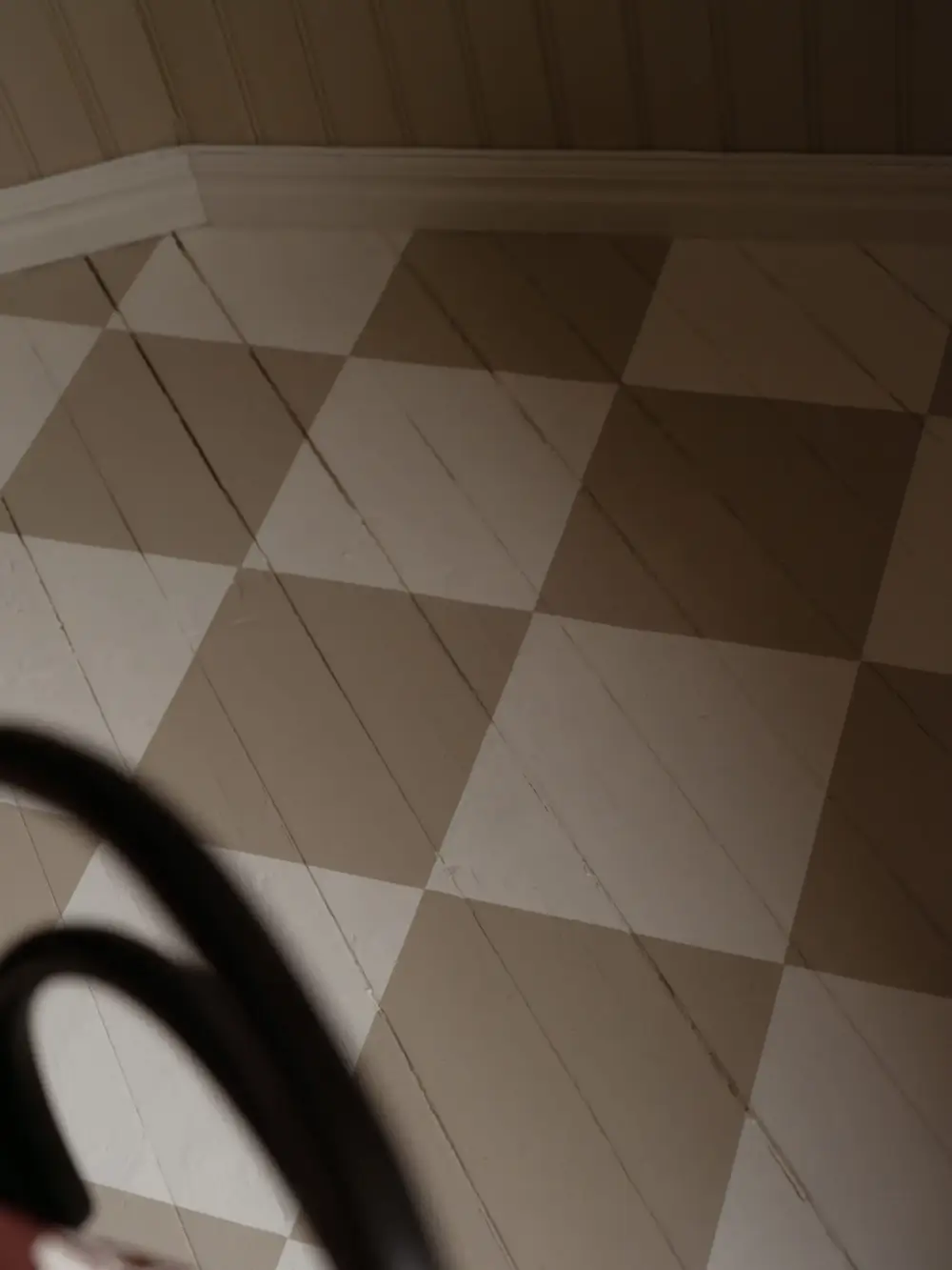 A Period-Style Kitchen is the Heart of the Home in this Swedish Apartment 14 cozy-kitchen-1910s-apartment-sweden-nordroom