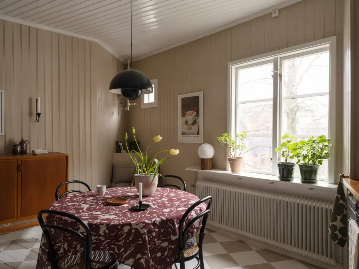 A Period-Style Kitchen is the Heart of the Home in this Swedish Apartment 13 cozy-kitchen-1910s-apartment-sweden-nordroom