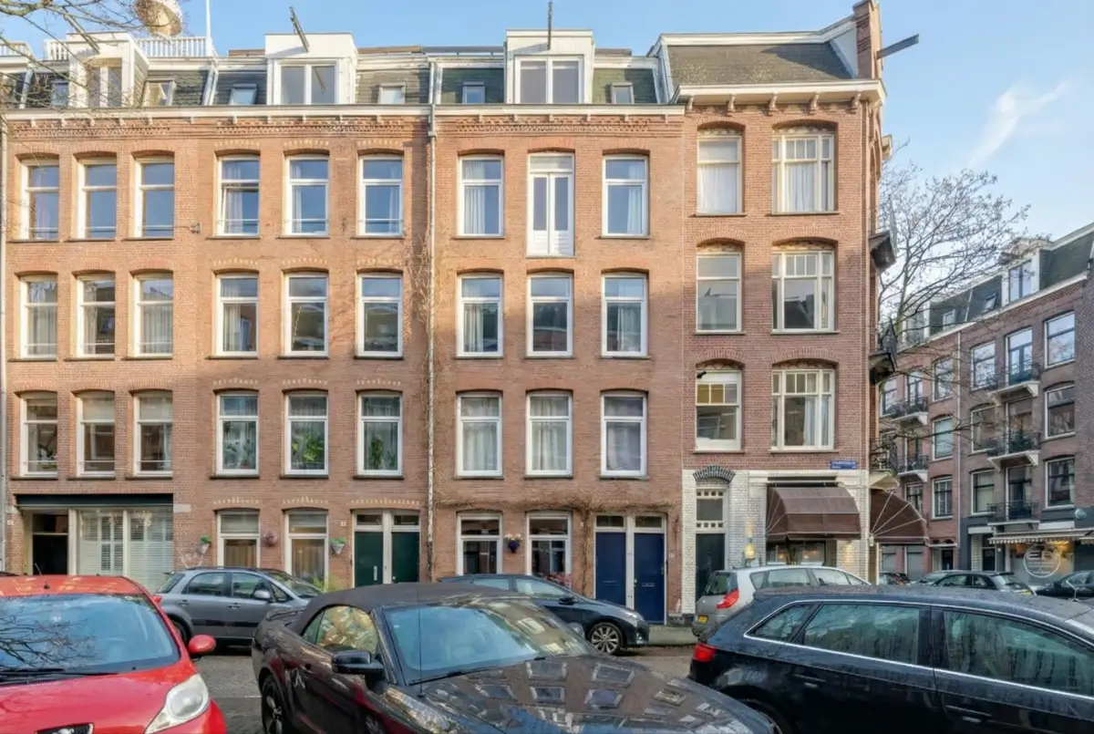Warm Colors and a Small Garden in a Well-Planned Amsterdam Apartment 29 cozy-well-planned-amsterdam-apartment-small-garden