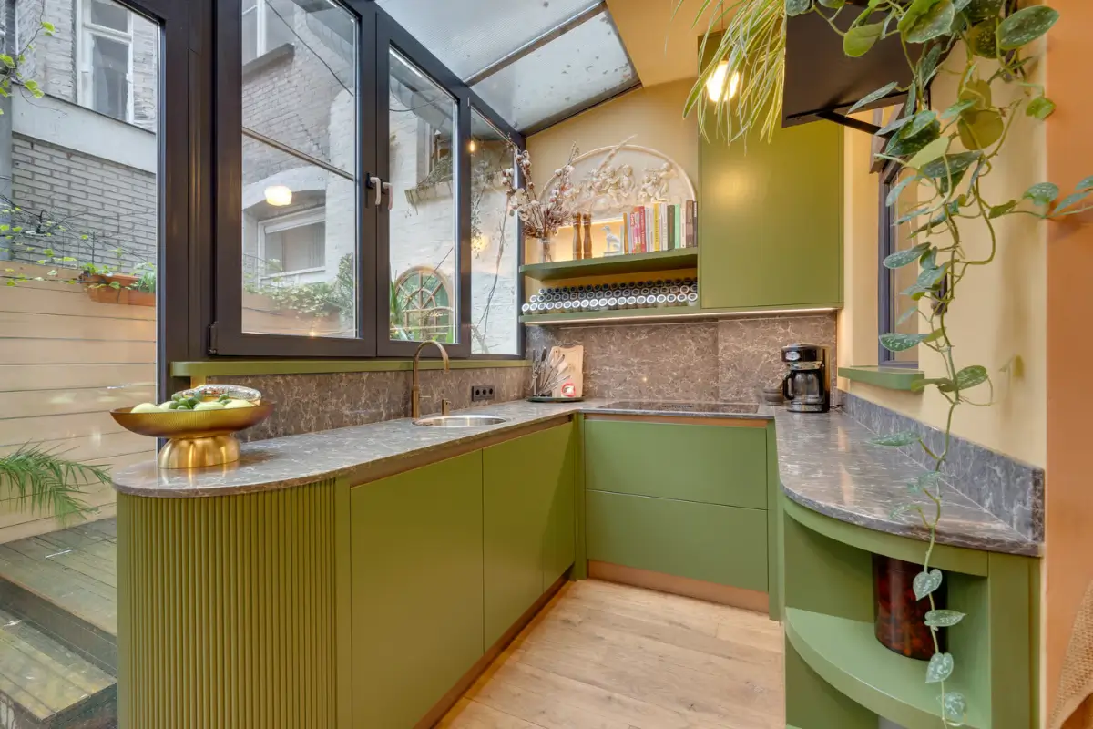 cozy-well-planned-amsterdam-apartment-small-garden