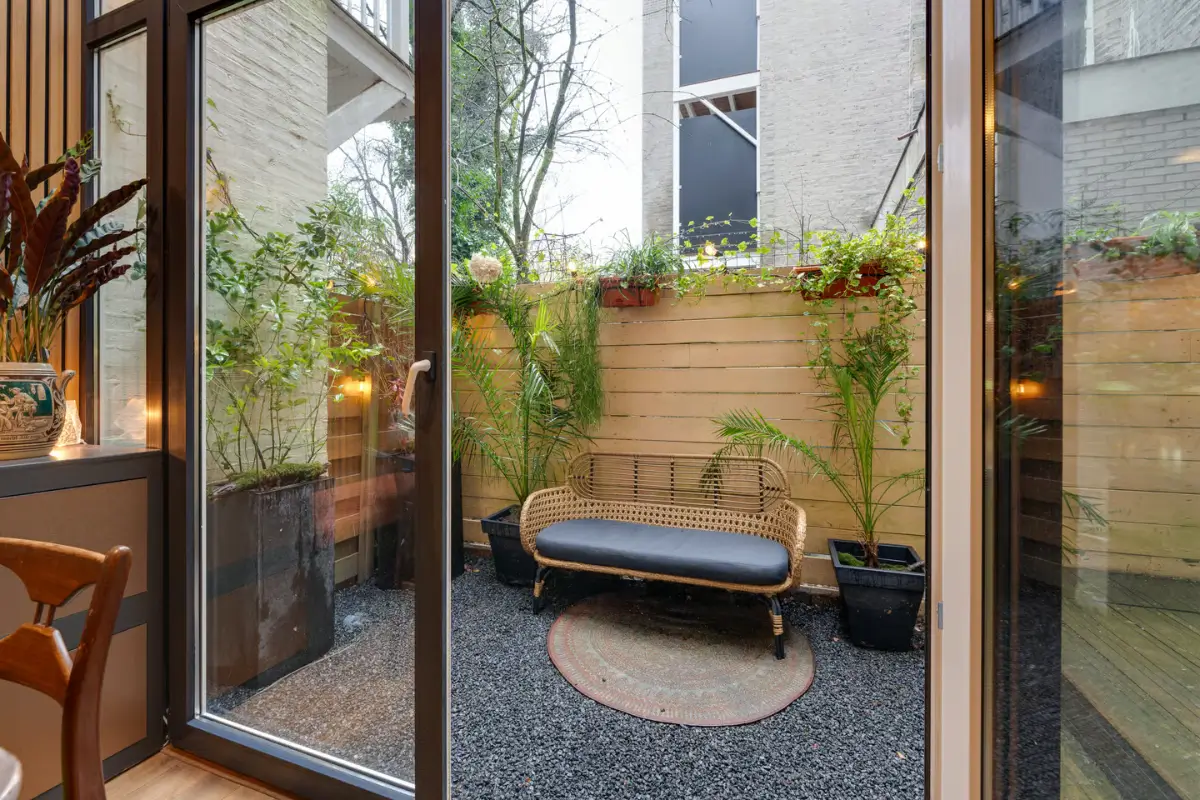 Warm Colors and a Small Garden in a Well-Planned Amsterdam Apartment 16 cozy-well-planned-amsterdam-apartment-small-garden