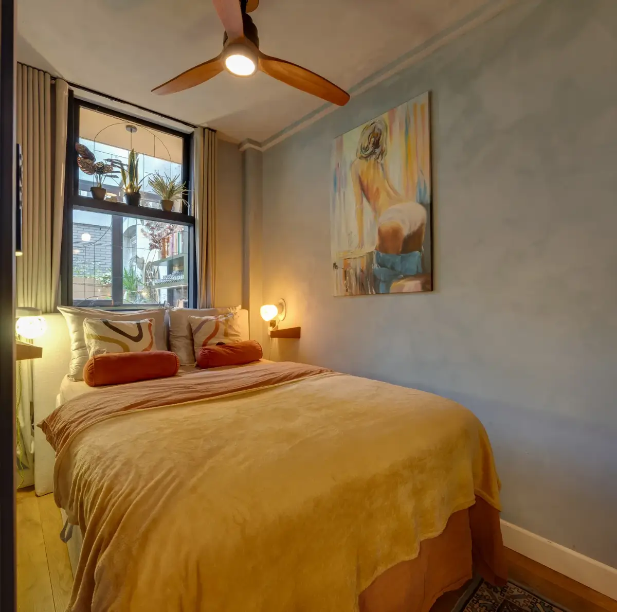 Warm Colors and a Small Garden in a Well-Planned Amsterdam Apartment 25 cozy-well-planned-amsterdam-apartment-small-garden