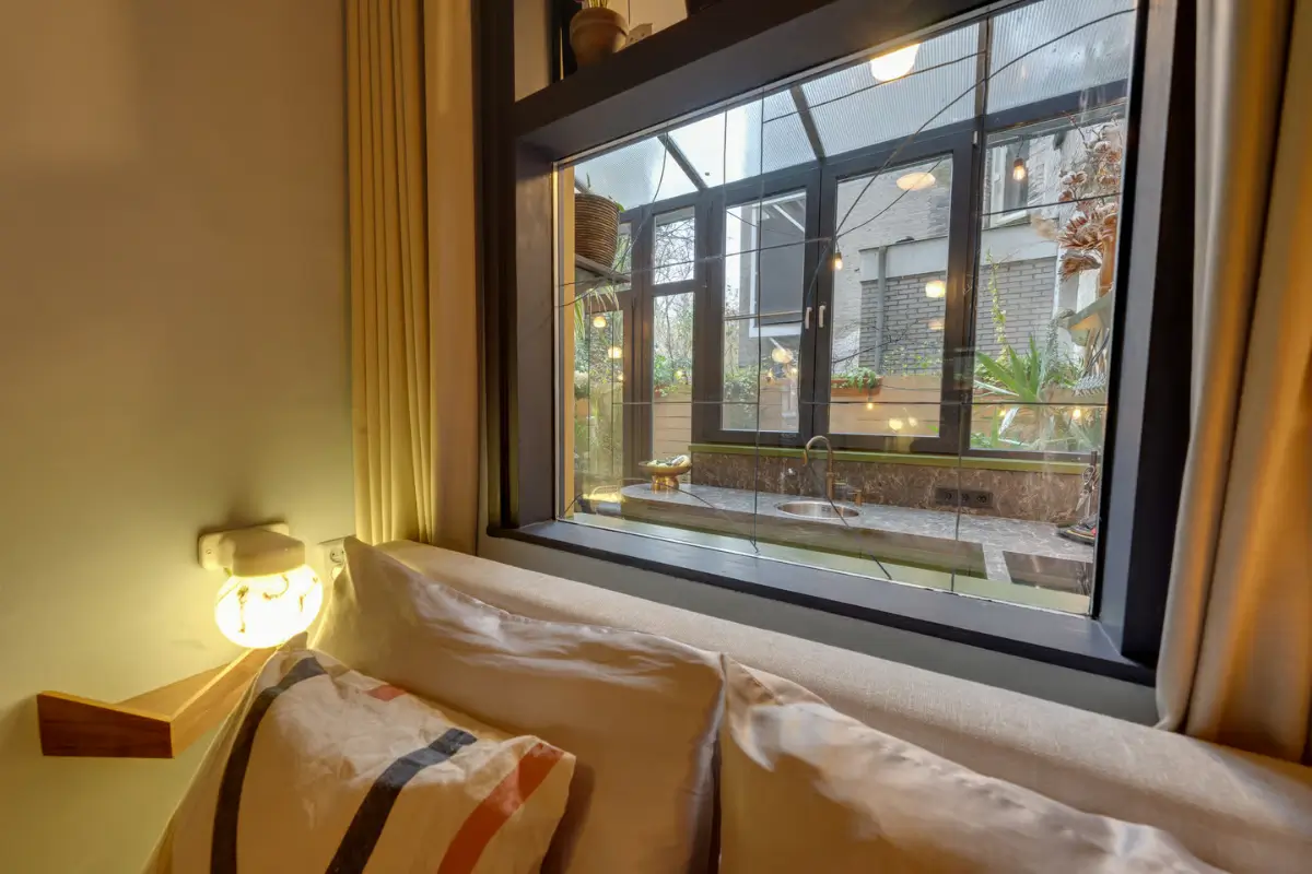 Warm Colors and a Small Garden in a Well-Planned Amsterdam Apartment 26 cozy-well-planned-amsterdam-apartment-small-garden