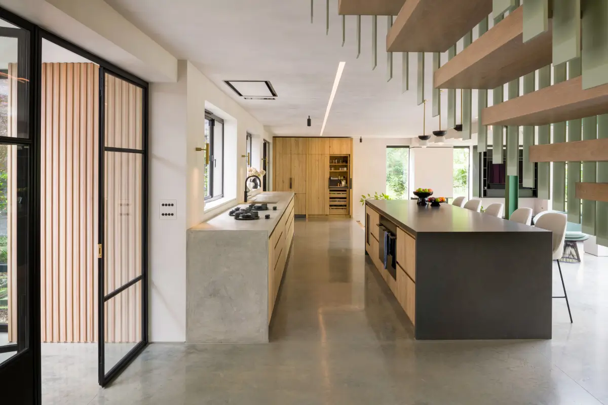 A Bespoke Oak and Concrete Kitchen by Inglish Hall Transforms a Mid-Century Home 3 dulwich-kitchen-inglis-hall-nordroom