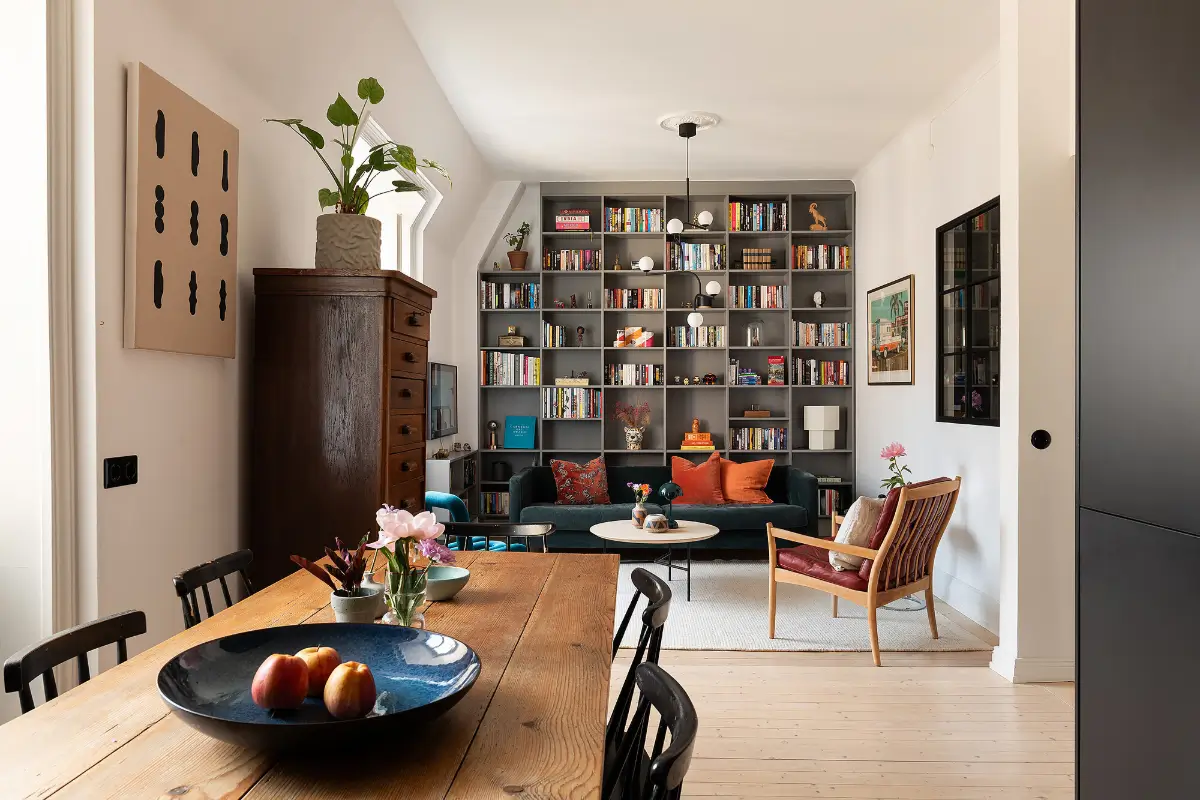 floor-to-ceiling-bookcase-early-20th-century-apartment