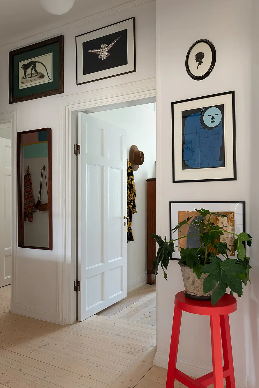 A Light Top-Floor Apartment with a Built-in Bookcase 15 floor-to-ceiling-bookcase-early-20th-century-apartment