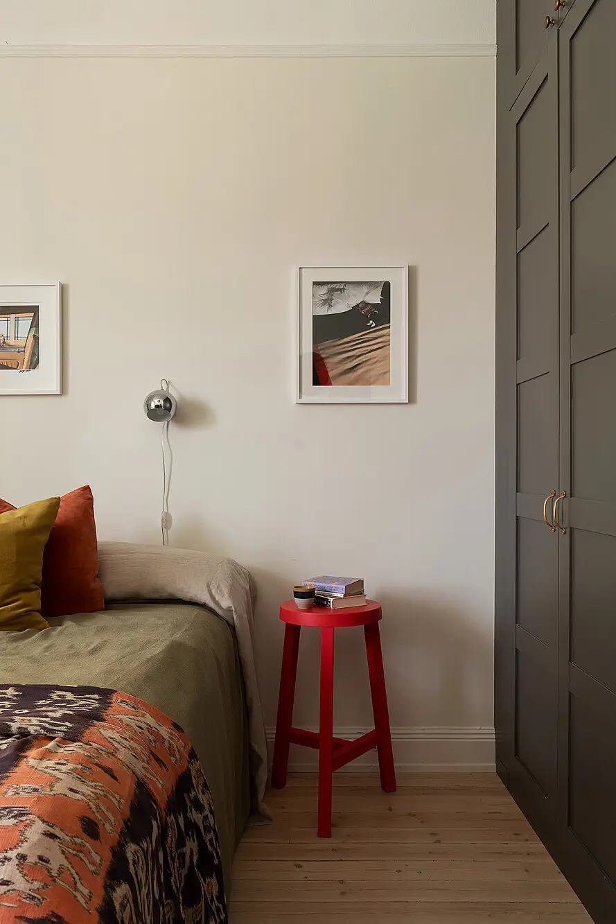 A Light Top-Floor Apartment with a Built-in Bookcase 18 floor-to-ceiling-bookcase-early-20th-century-apartment