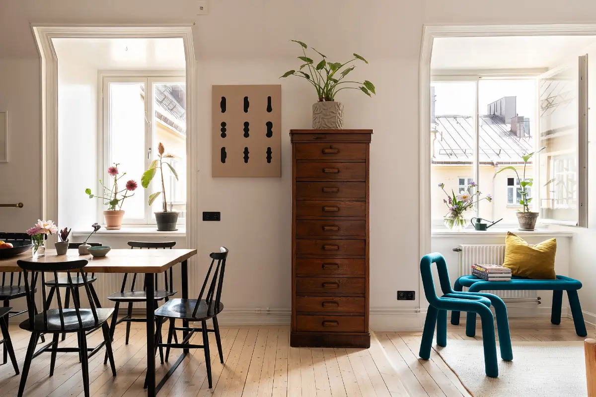 A Light Top-Floor Apartment with a Built-in Bookcase 7 floor-to-ceiling-bookcase-early-20th-century-apartment