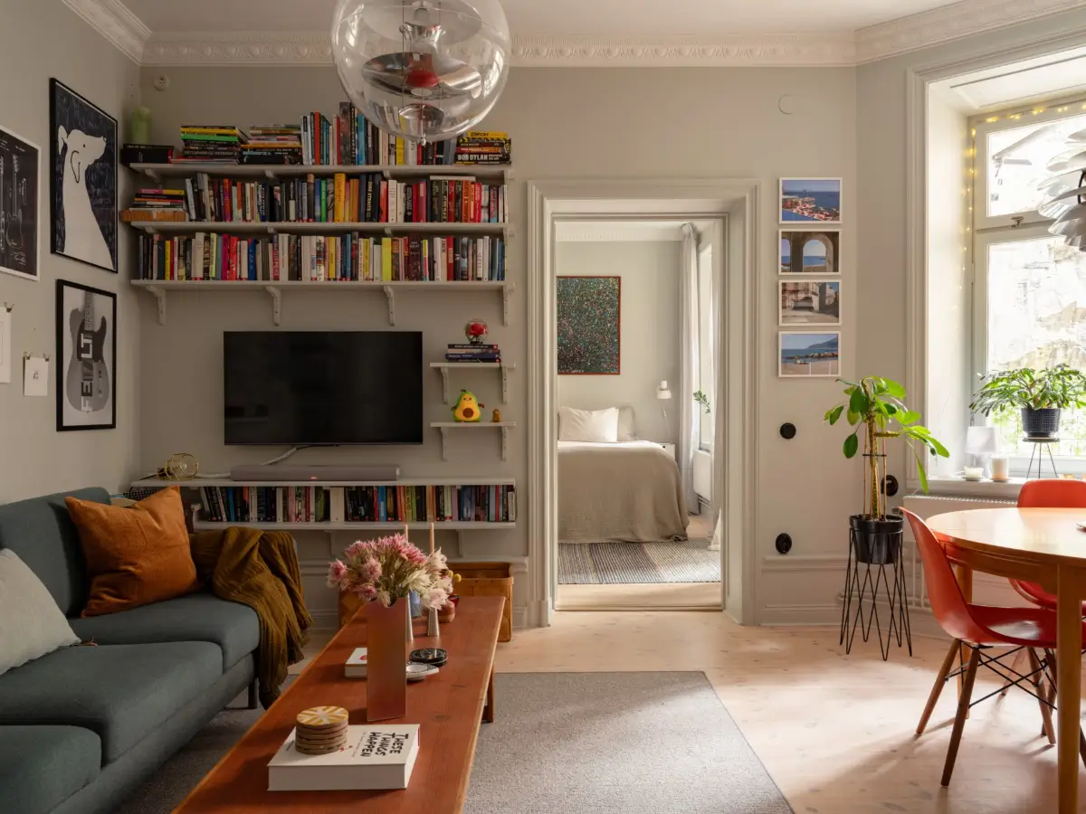 Built-in Storage and Period Features in a Ground Floor Stockholm Apartment 4 late-19th-century-ground-floor-scandinavian-apartment-nordroom