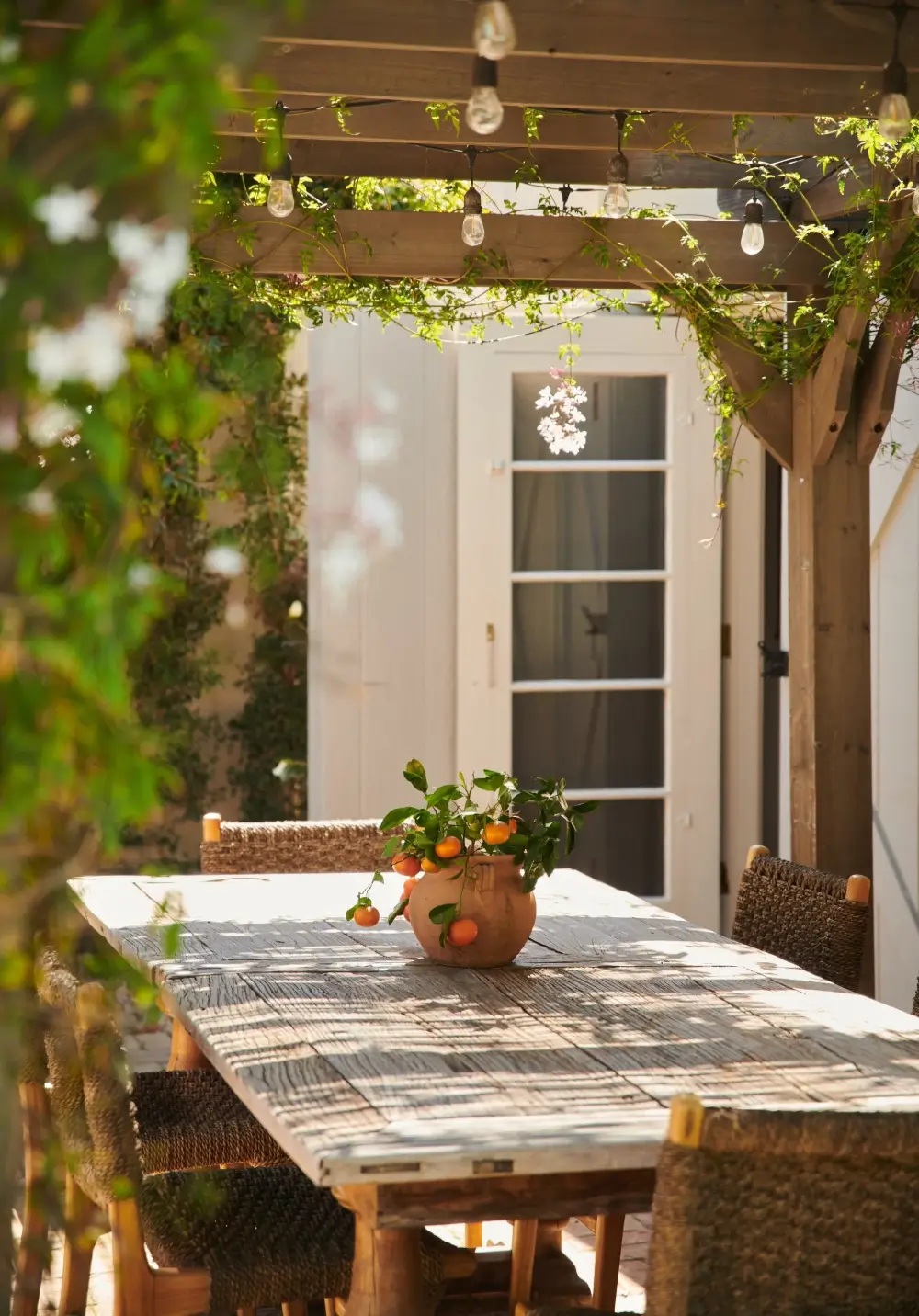 Light and Dark Tones in a Beautiful Windsor Square Home 20 light-and-dark-windsor-square-house-los-angeles