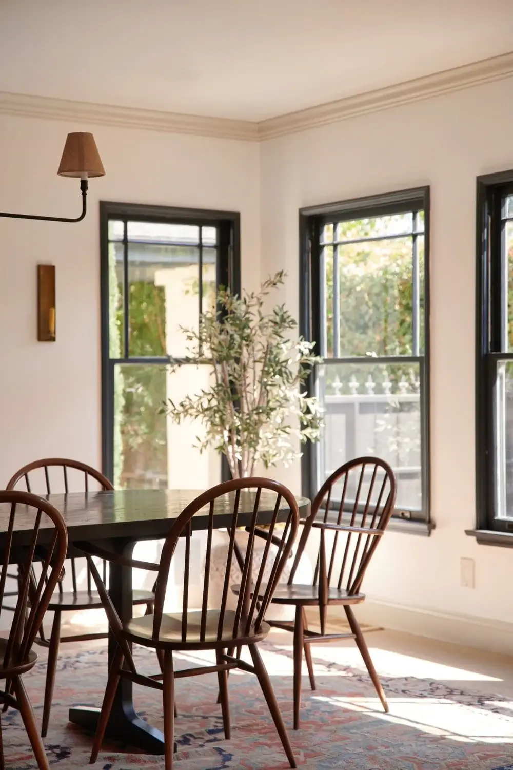 Light and Dark Tones in a Beautiful Windsor Square Home 3 light-and-dark-windsor-square-house-los-angeles