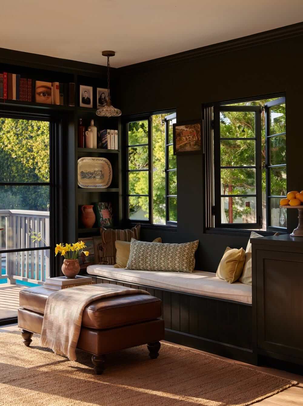 Light and Dark Tones in a Beautiful Windsor Square Home 5 light-and-dark-windsor-square-house-los-angeles
